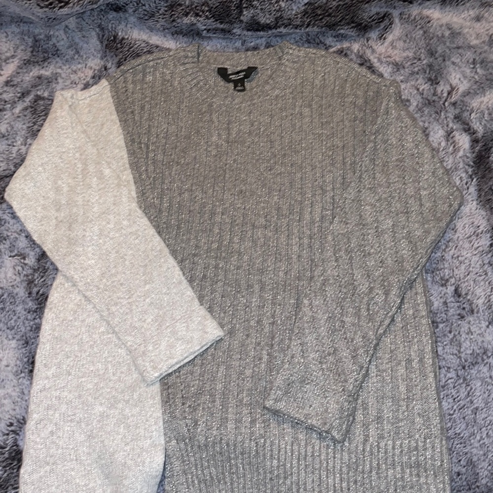 New Vera Wang crew neck sweater